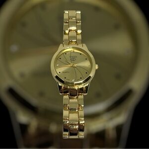 Small Women’s Gucci style watch Mod, New Battery. Offers Always Welcome.